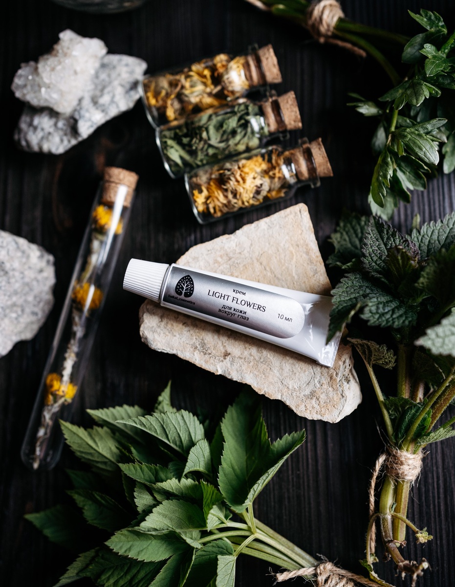Крем для кожи вокруг глаз light flowers