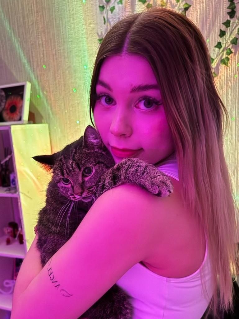 Мотя стал настоящим любимцем и обожаемым котиком!