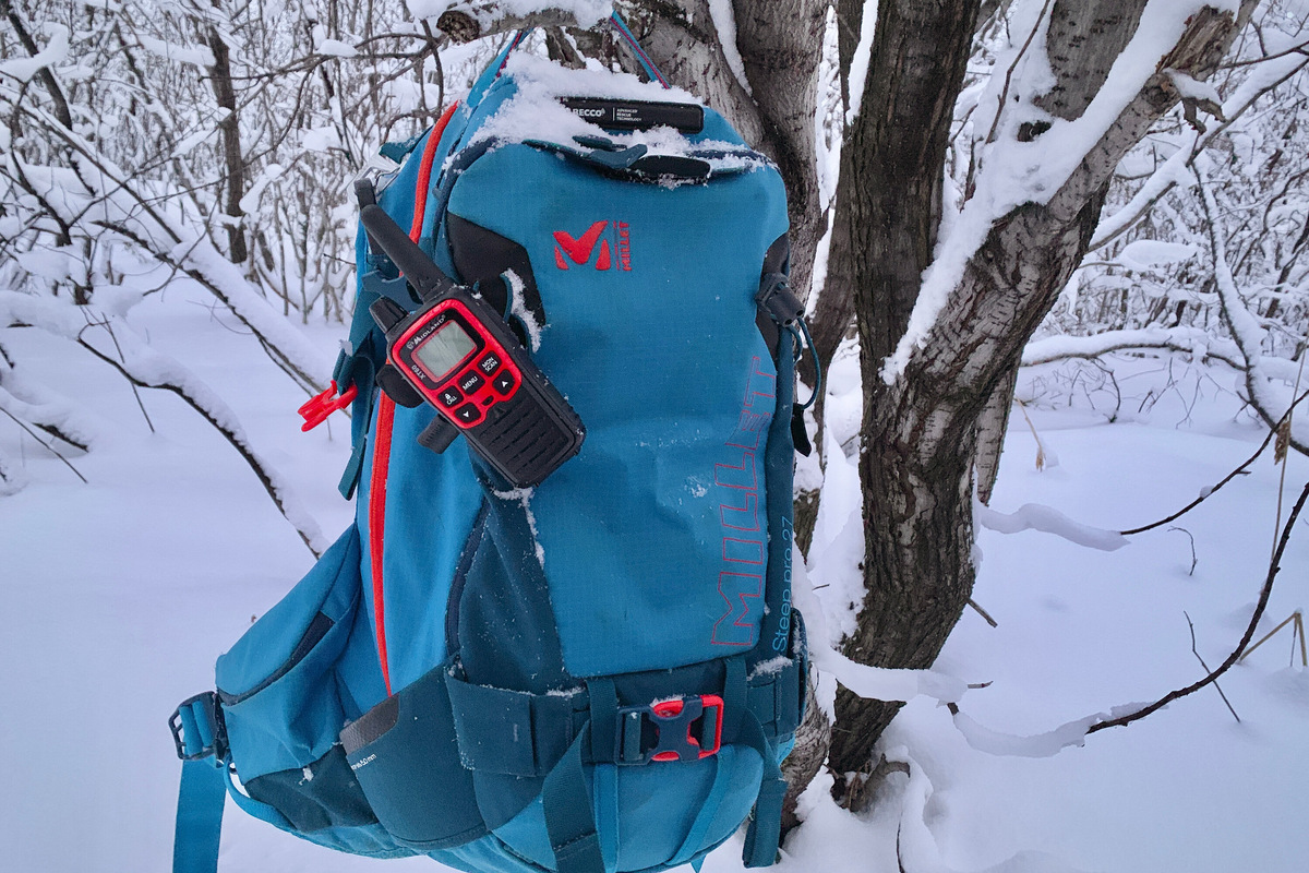 Производители радиостанций LPD- и PMR-диапазонов могут пообещать связь на удалении в 10 или 15 км. Но такие результаты рации покажут только в идеальную погоду на равнине, реальные цифры — около 3 км в лесу