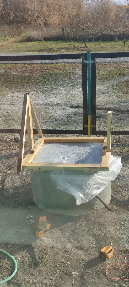 Установили две стойки