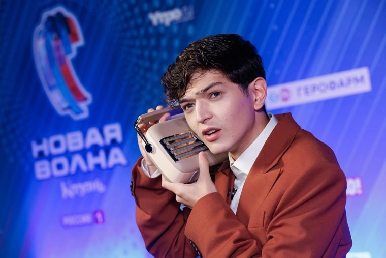    Акмаль в детстве мечтал стать футболистом