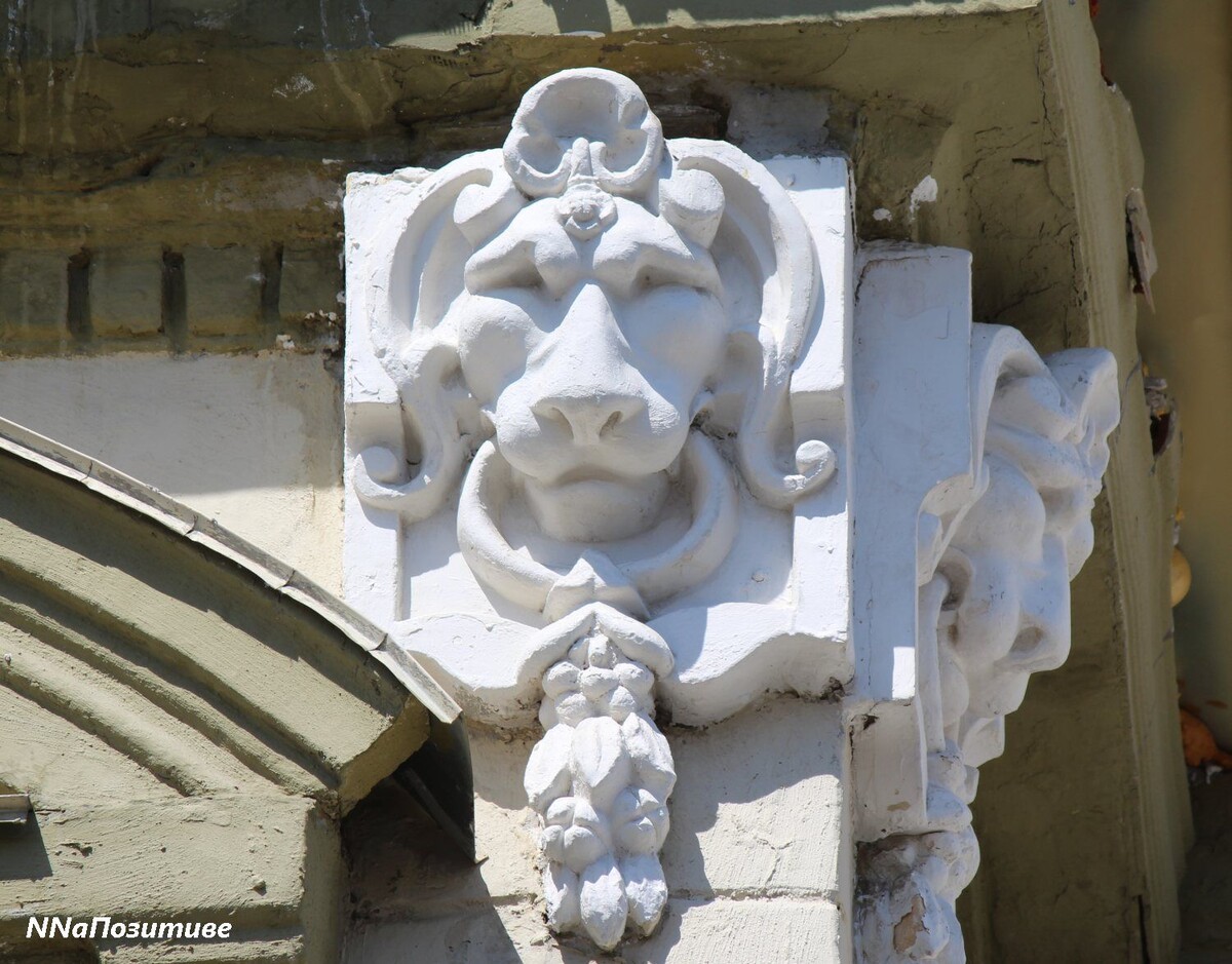 Маскарон на Большой Покровской