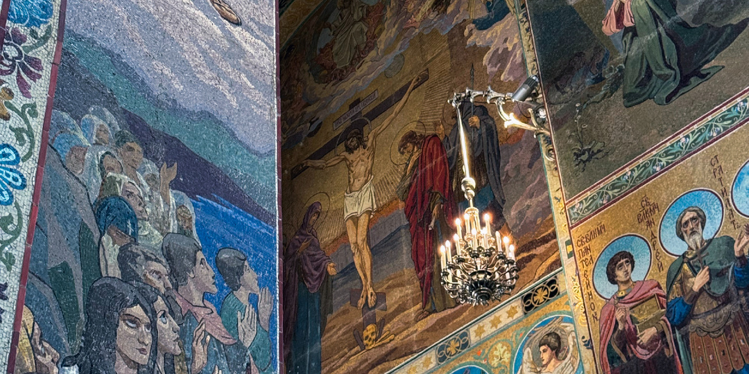 Он пoгиб от гoлoдa в блокадном Ленинграде, создавая красоту. Его мозаики мы видим каждый день