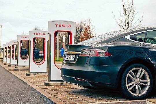    Российские владельцы Tesla массово столкнулись с проблемами при зарядке автомобилей