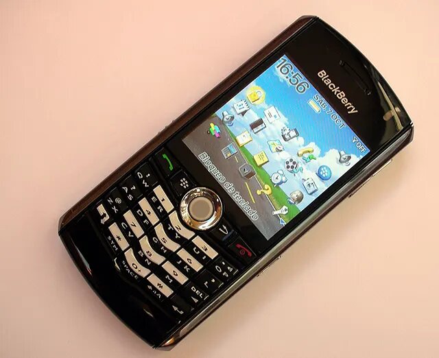 Вспоминаем эру кнопочных телефонов: какими они были крутыми