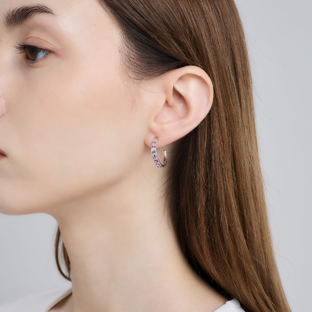 Сережки-дорожки во всех камнях будут доступны со скидкой 20%