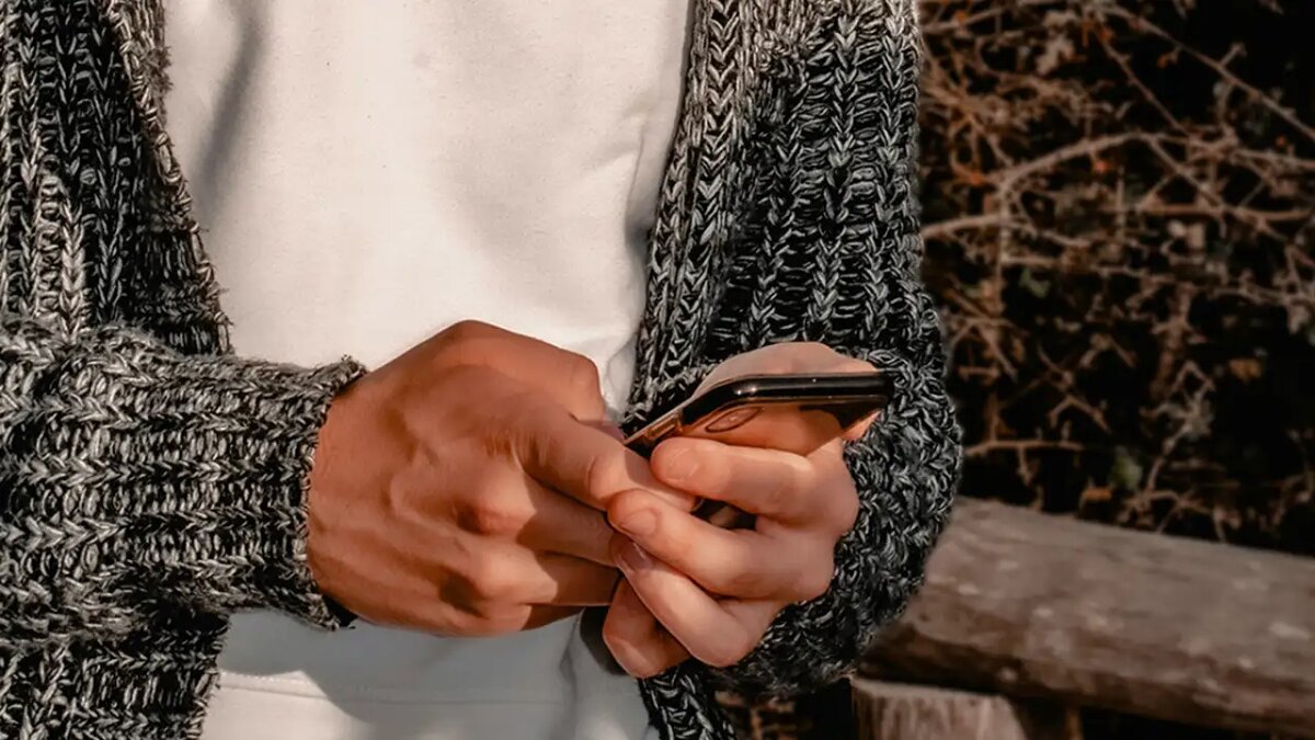    Сотовый телефон. © unsplash.com / Mike van den Bos