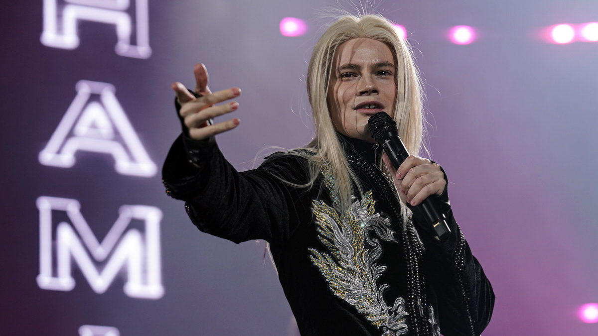 Источник: iz.ru
Образы в ряд: SHAMAN представил новую программу «Ты моя» | Статьи ...