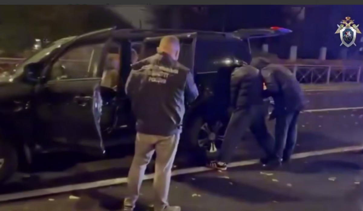     Задержание группы. Источник: t.me/bbbreaking Автор фото: Скриншот видео