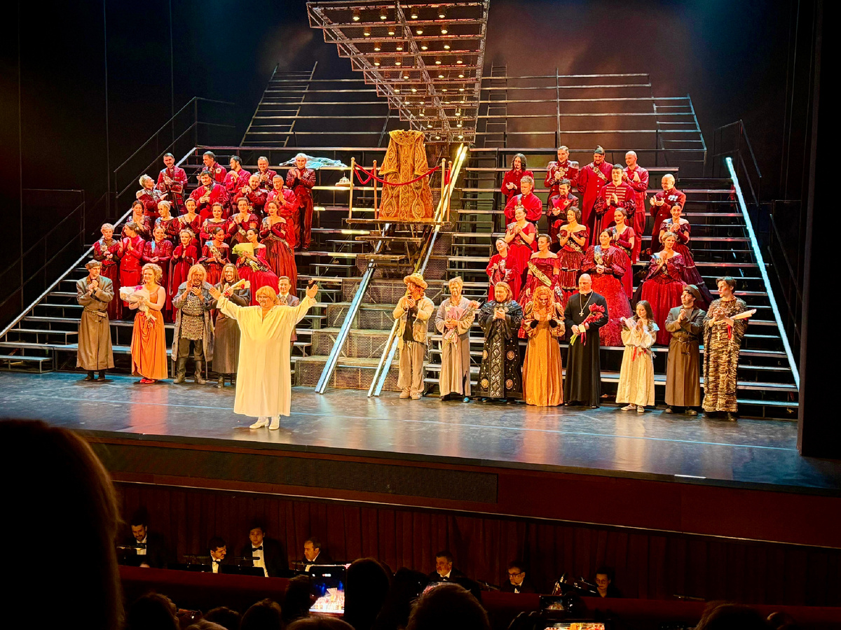 главная сцена