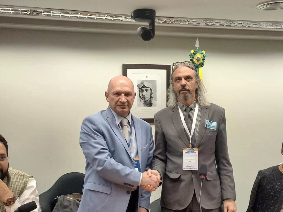 Вадим Терехин (слева)