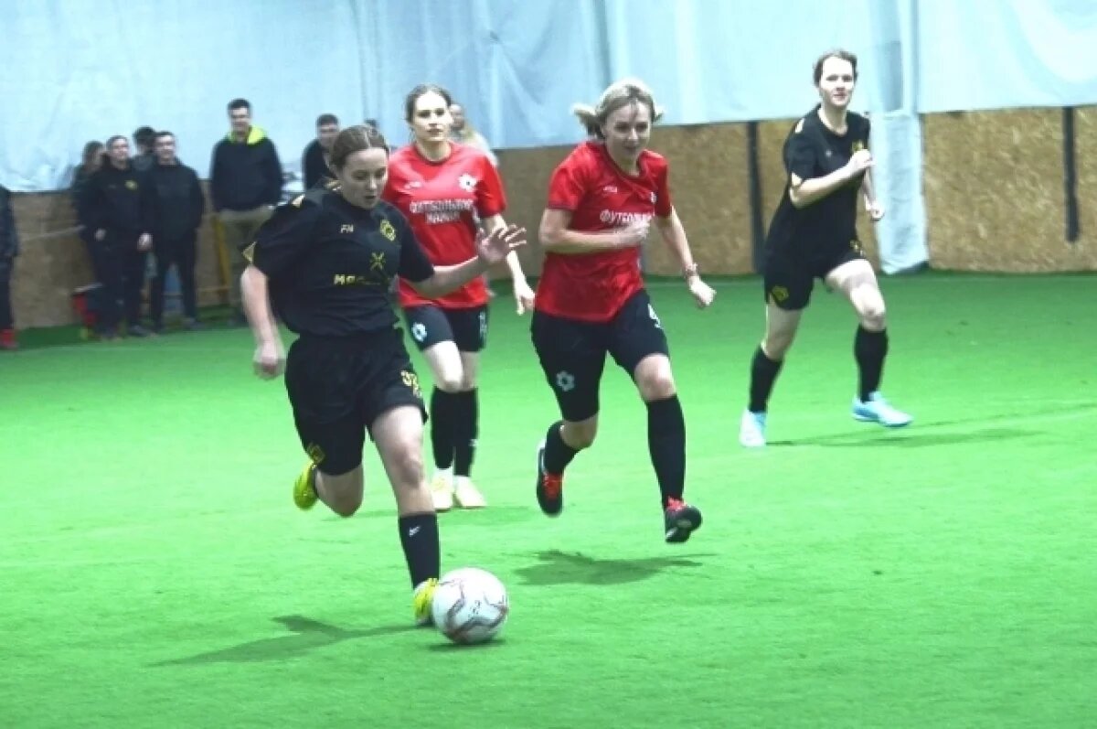    В Мурманске прошёл футбольный матч между мамами юных спортсменов