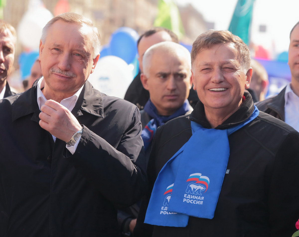 Депутат Госдумы Вячеслав Макаров (справа) был депутатом петербургского Законодательного собрания III, IV,V и VI созывов. Именно его зятя похитили ушлые "спортики" в минувшие выходные.  Zamir Usmanov / Global Look Press 