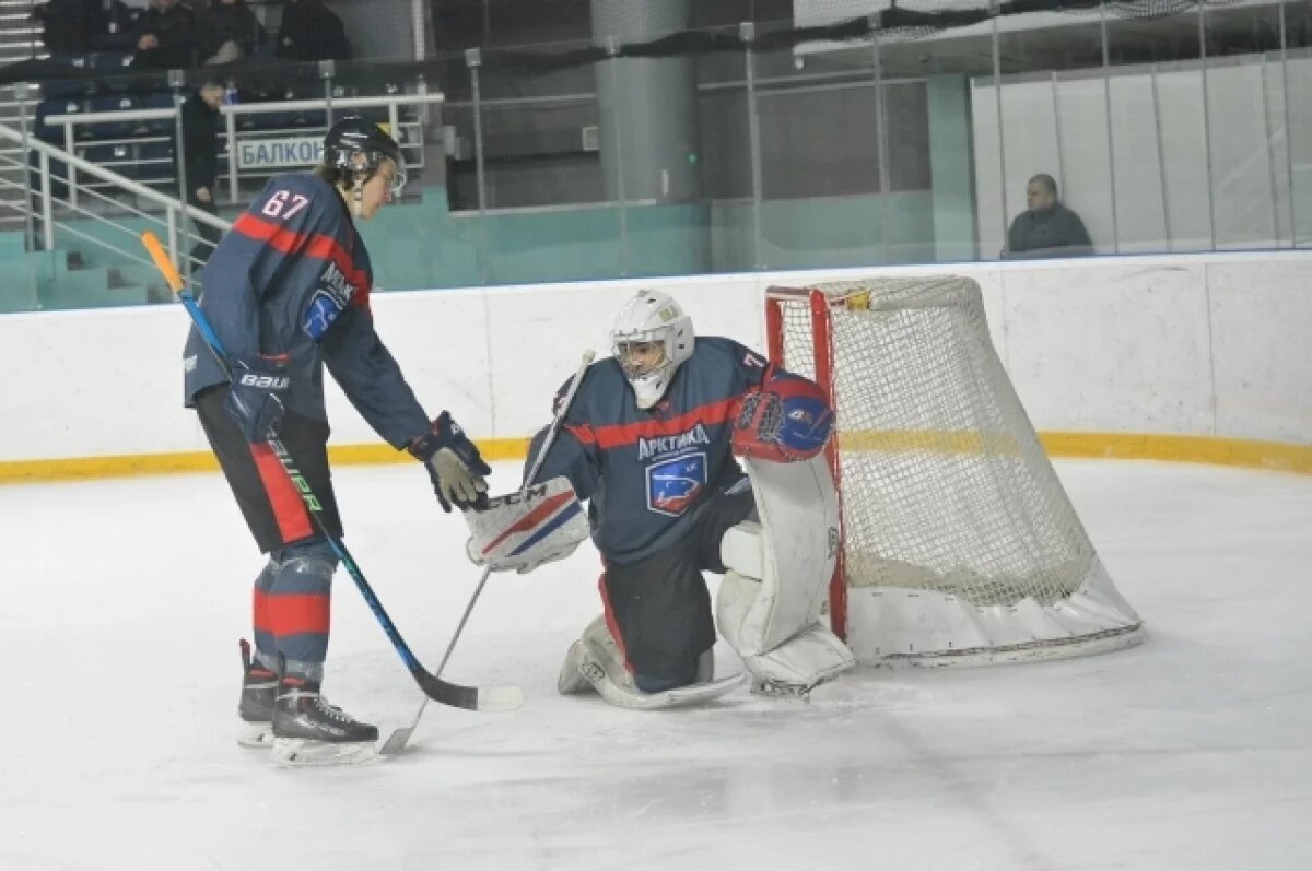    Хоккеисты «Арктики» возвращаются в Мурманск из Петербурга