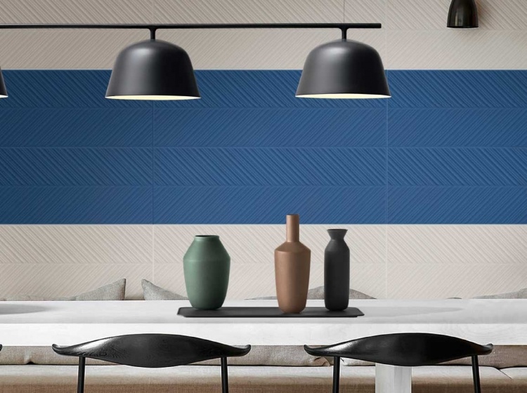 Ремонт заканчивается не тогда, когда всё приклеено, а когда на результат приятно смотреть каждый день.
А иногда это чувство портит… устаревшая плитка.
