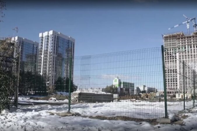    Земельный участок находится в частной собственности с 2006 года.