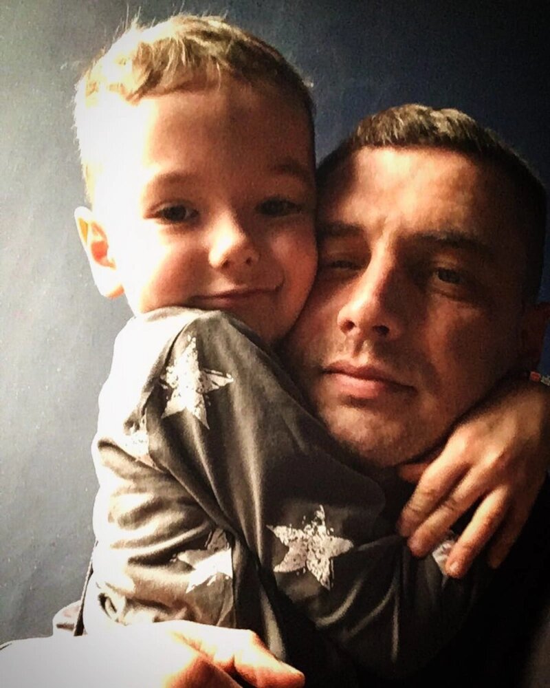 Антон Батырев с сыном. Фото: 24СМИ