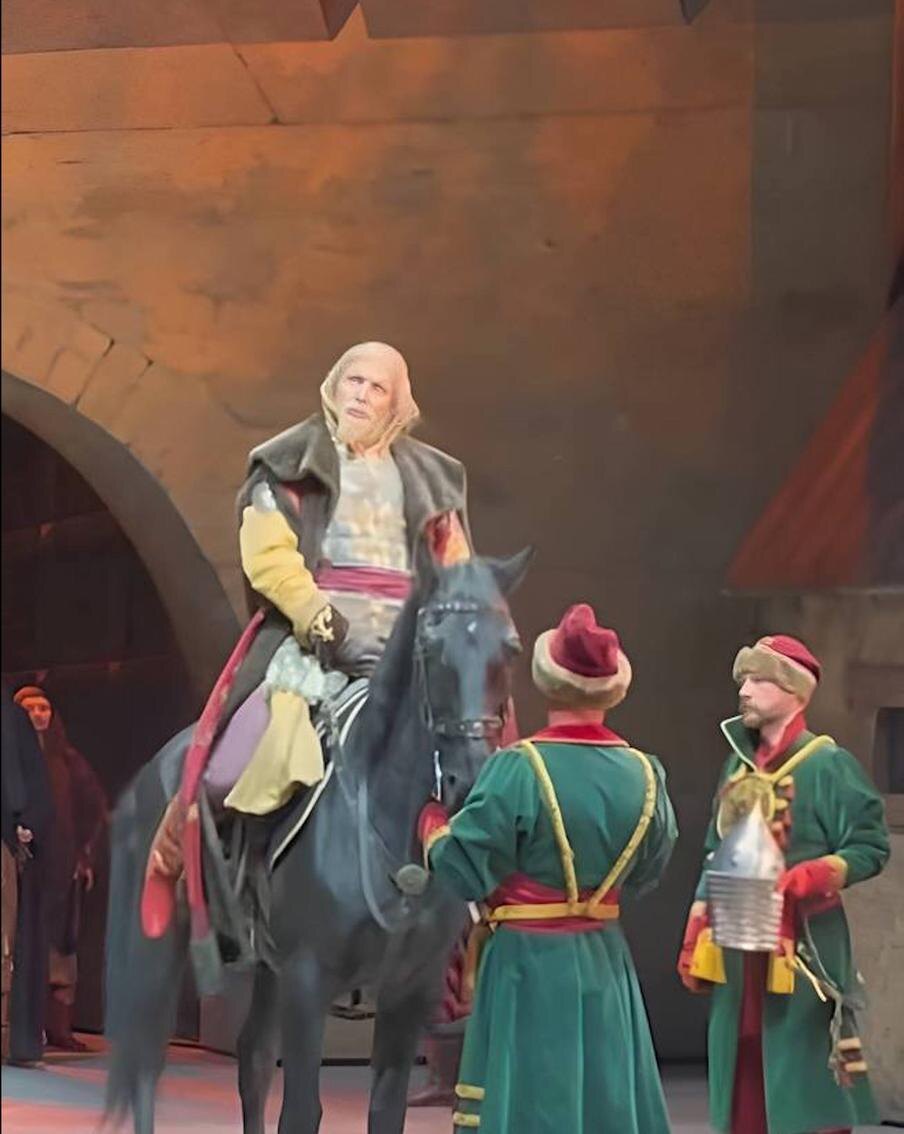 Верхом на Коляне восседает сам Иван Грозный. @Из архива героини