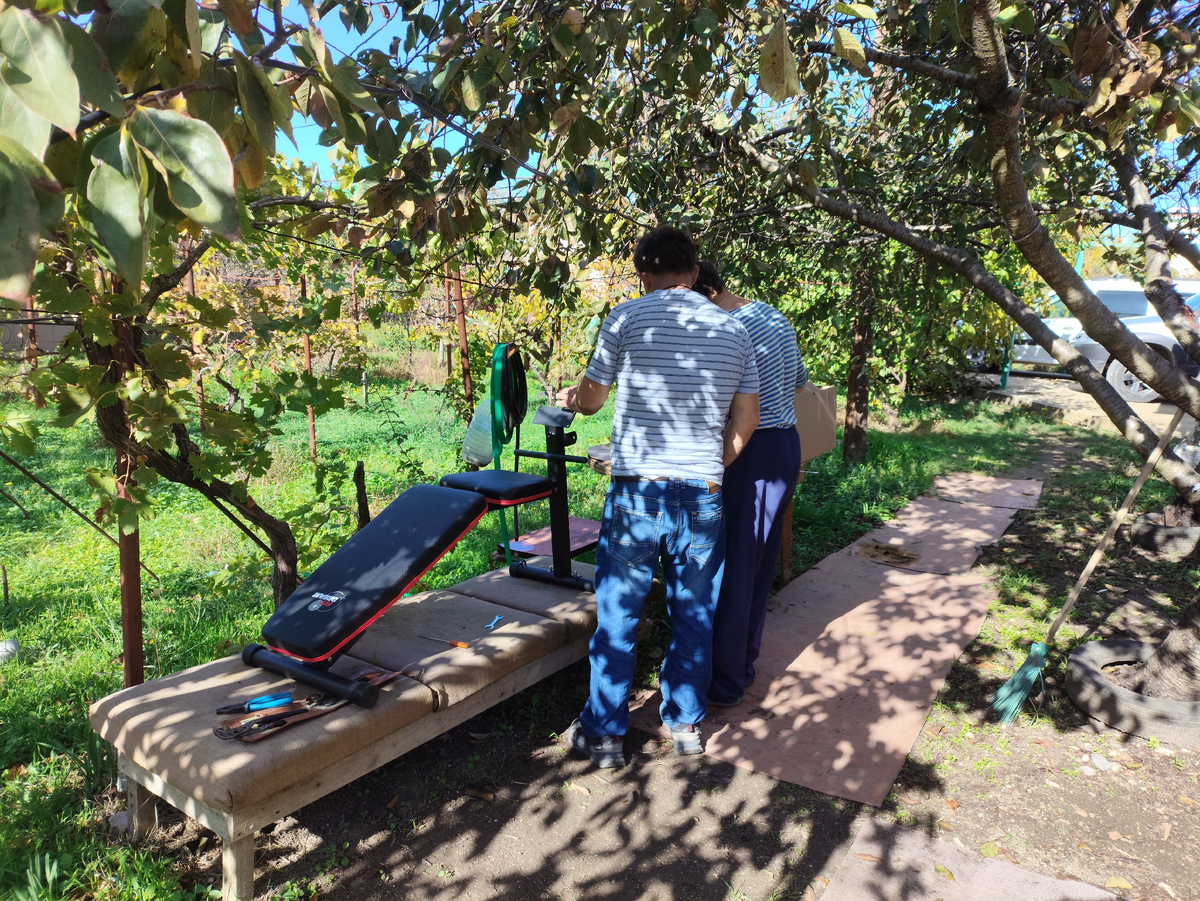 Выпросил себе спортивную скамейку