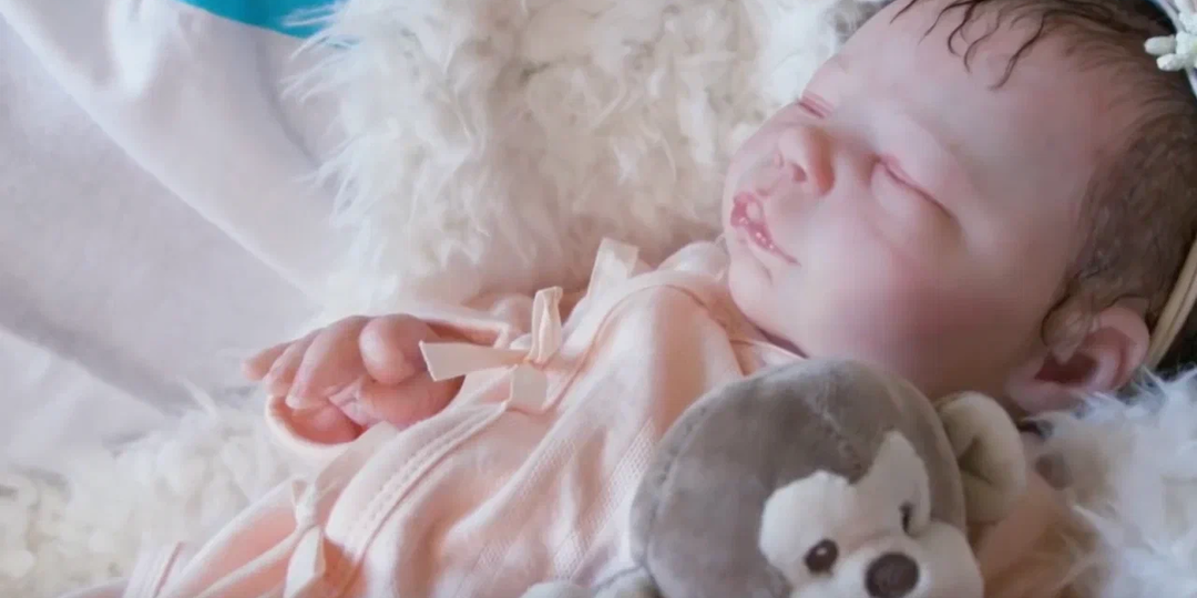 Мать хочет заменить ребенка куклой