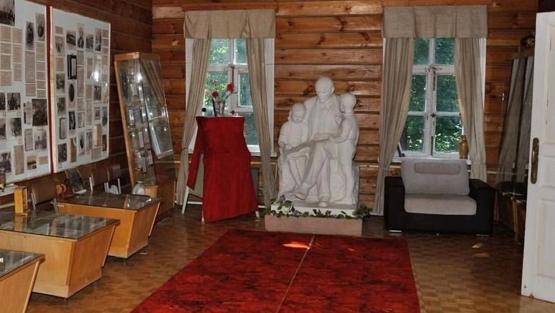 Школа, основанная Н. К. Крупской, не работает уже восьмой год. Фото: Дмитрий Марков, newizv.ru