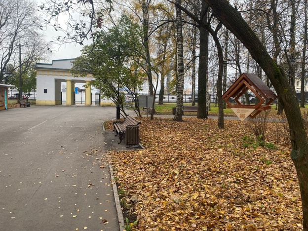    В парке Гагарина и Александровском саду появились кормушки