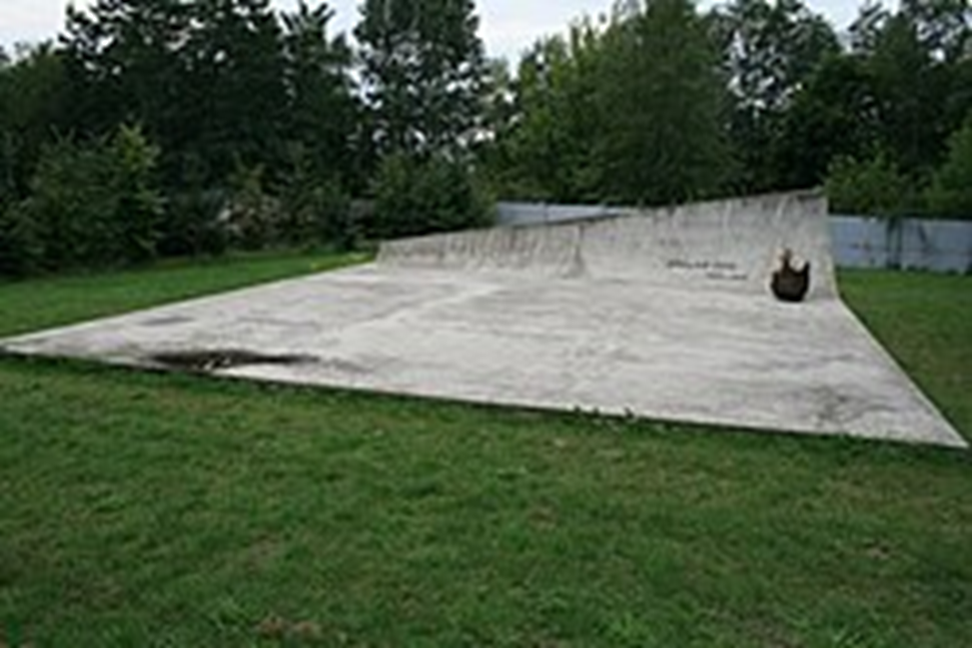 Мемориал узникам Шталага XI A (Шталаг 341) близ деревни и артиллерийского полигона Альтенграбов