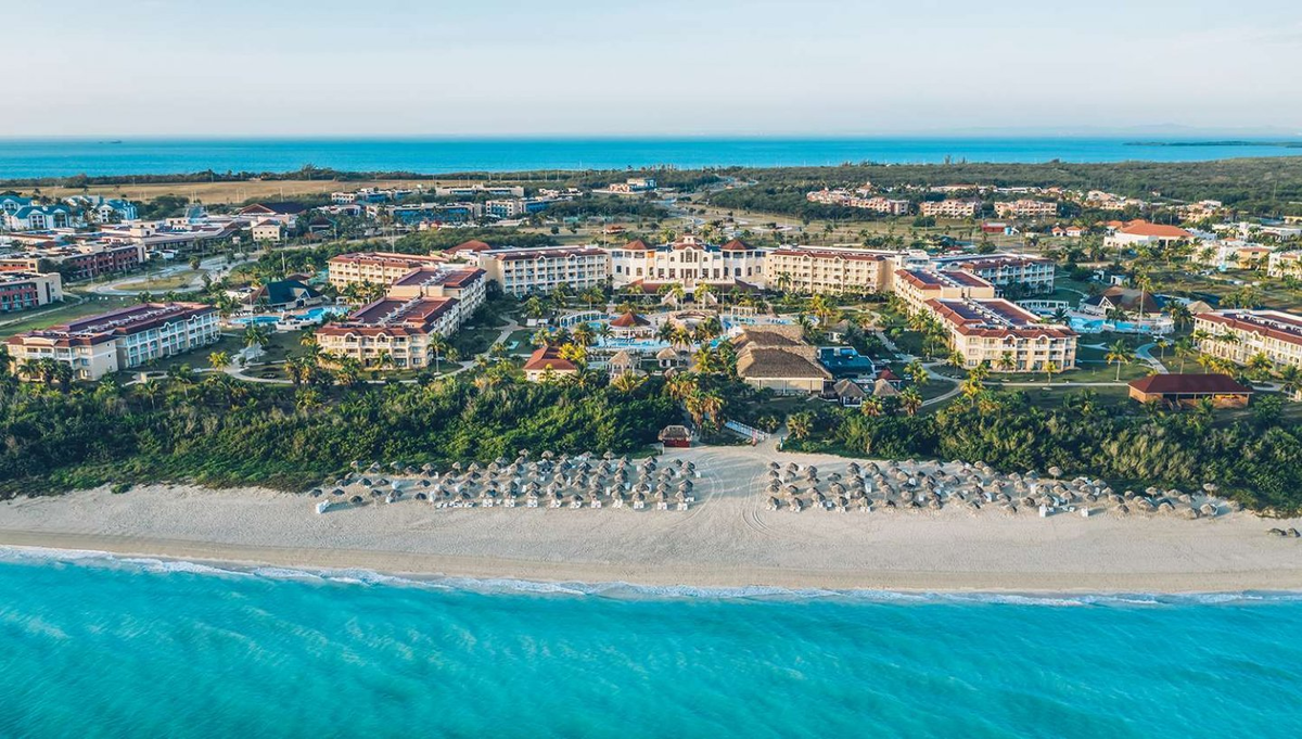 Лагуна Пунта-Икакос на побережье Белиза: тихий участок Карибского моря, под чьими водами археологи обнаружили древнее поселение майя, скрытое тысячелетиями в слоях торфа и ила. 