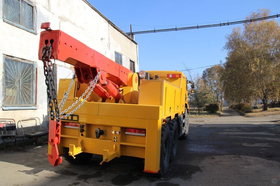    Эвакуатор для трамваев . Источник: Пресс-служба администрации Барнаула