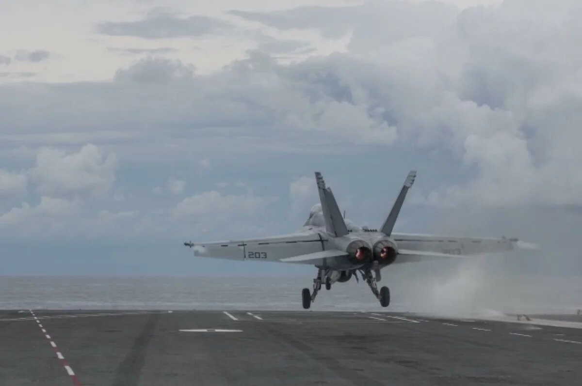    Макгрегор: США потеряли два самолёта с авианосца за 30 минут