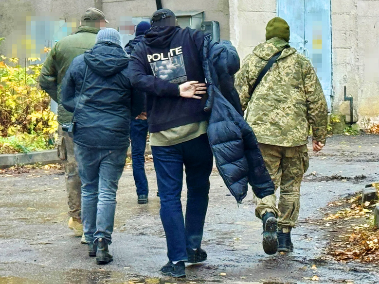 Переводчик команды "The Sun" Д. уведен Ukrainian press gang

