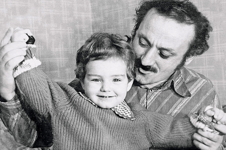 Семён Фарада с сыном Мишей. Фото: соцсети