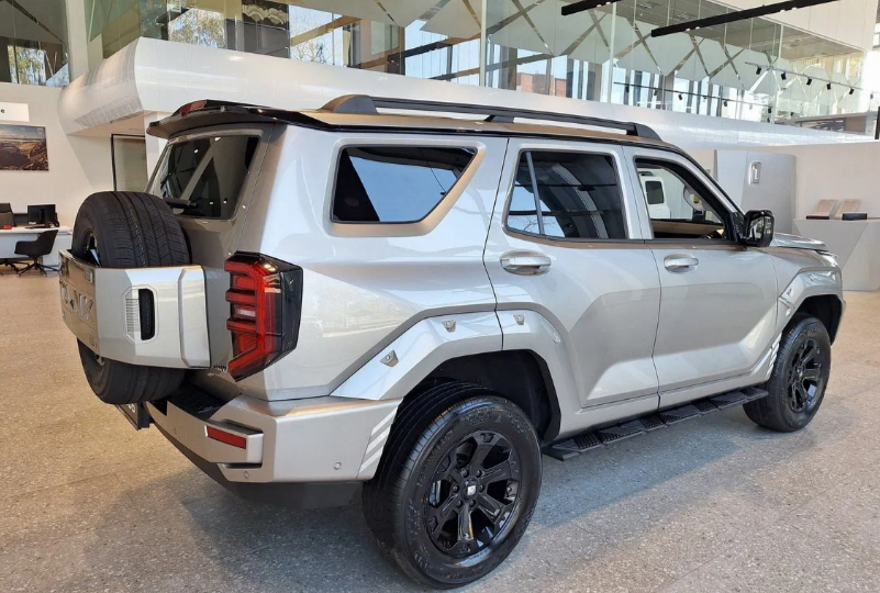 Заехал к дилеру Tank. За сколько мне предложили купить внедорожник Tank 400? Какие скидки есть?