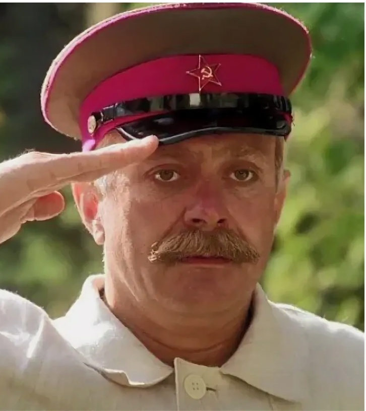 Никита Михайлков в роли Котова С.П. в картине "Утомленный солнцем"