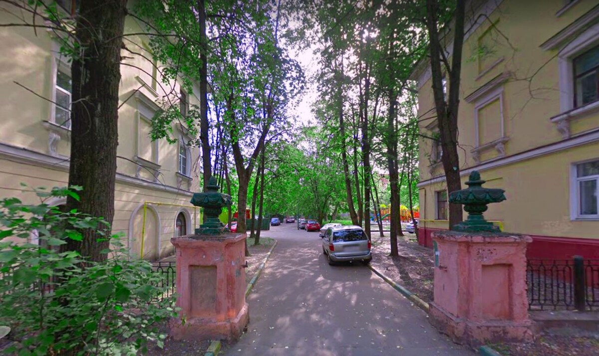 Источник: https://www.timeout.ru/msk/feature/5-atmosfernyh-dvorikov-stoliczy