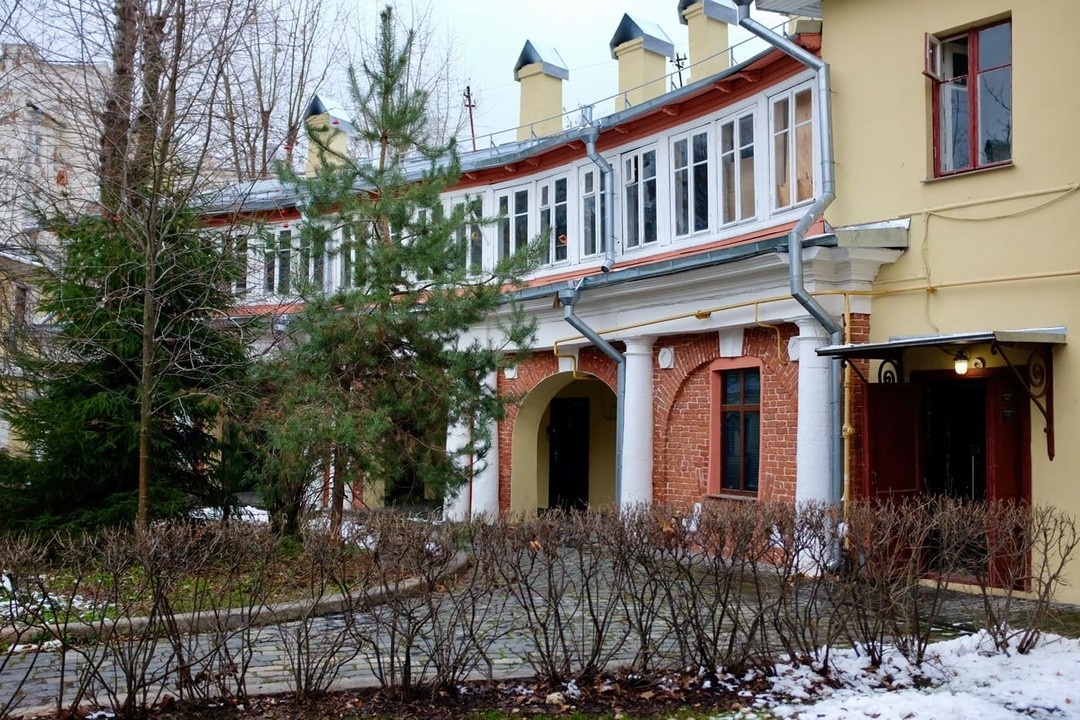 Источник: https://experience.tripster.ru/articles/dvory-moskvy/