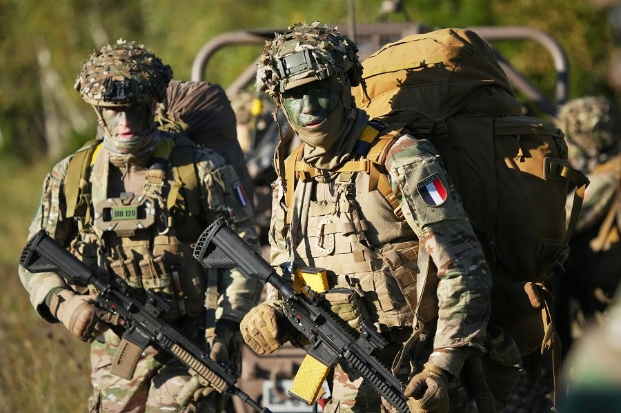 Военнослужащие Франции принимают участие в многонациональных учениях НАТО - Фото: Sergei Grits/AP/TASS