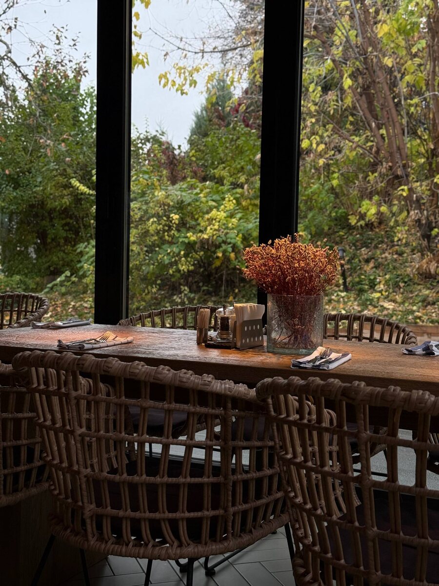 Фото с открытой отапливаемой террасы. 