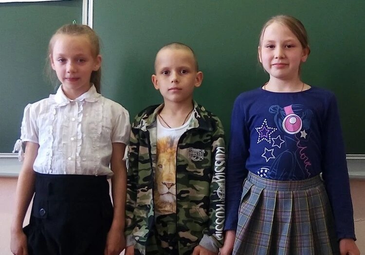 Маленькие герои. Слева направо: Алина, Максим и Саша