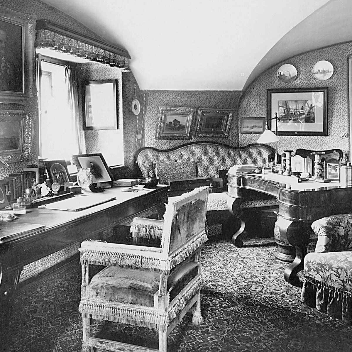 Интерьер Гатчинского дворца при Александре III