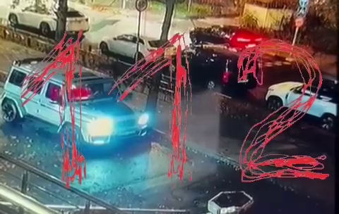 Андрей у водительского сидения машины "Гелентваген"