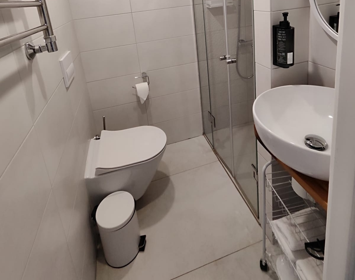    После одного случая всегда опускаю крышку унитаза и вам советую: почему нельзя держать ее открытым