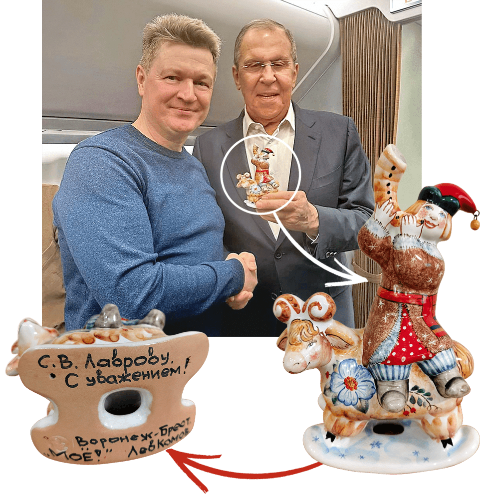 Крепкое рукопожатие министра — всем читателям «МОЁ!». / Фото Марии Захаровой, официального представителя МИД России. Специально для «Ё!»  📷
