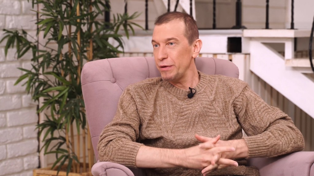    Фото © YouTube / «Ходят cлухи»