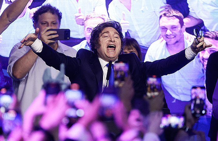    Президент Аргентины Хавьер Милей после победы на промежуточных парламентских выборах.JUAN IGNACIO RONCORONI/EPA/TASS