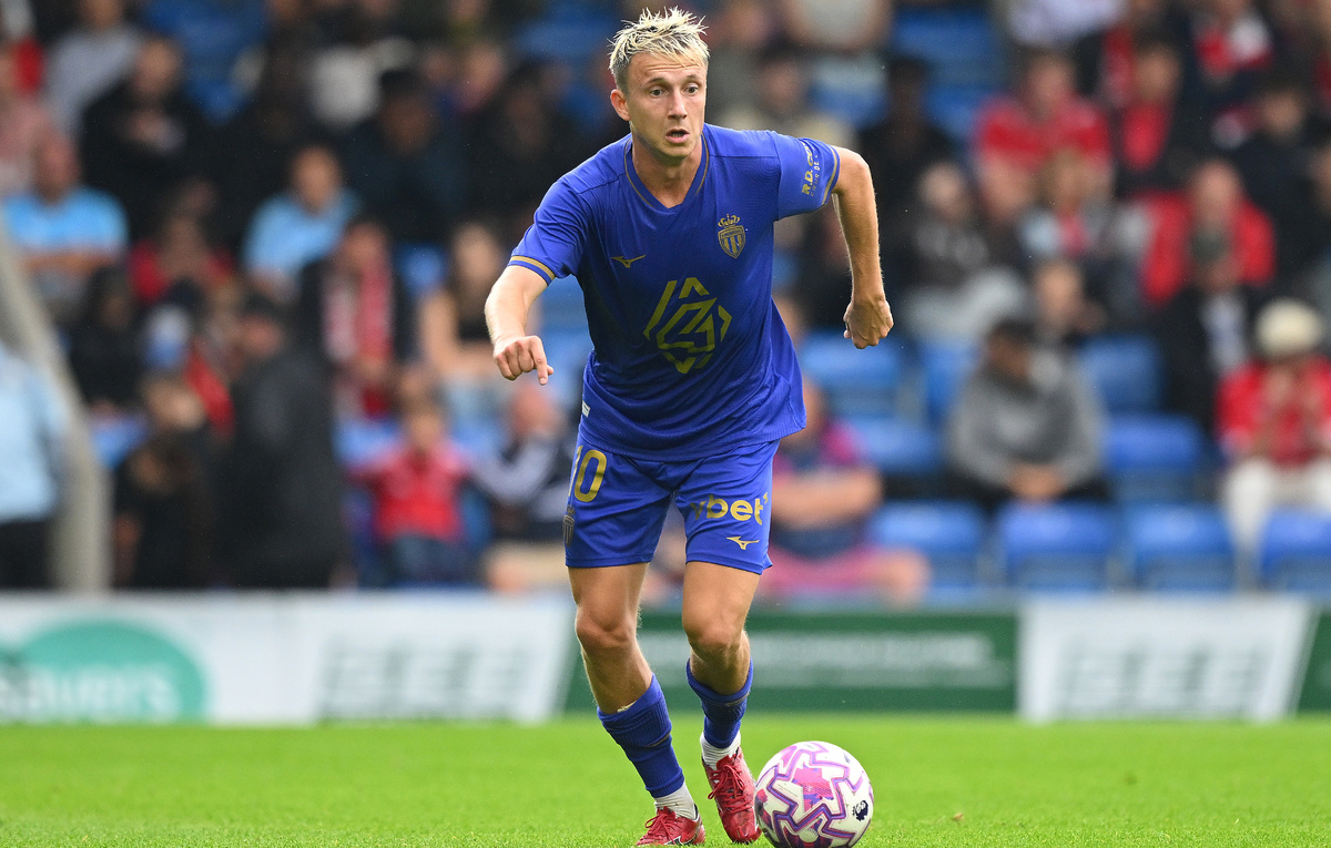    Полузащитник "Монако" Александр Головин  Clive Mason/Getty Images