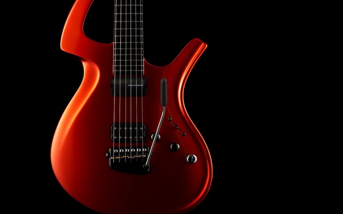 'Творческое содружество Листая небо' На дворе 21 век, самое начало третьего от рождества Христова тысячелетия, и ведь когда-то же и не представляли что пройдёт не так уж и много времени и вот такие гитары будут в обиходе у музыкантов (на фото фрагмент электрической шестиструнной гитары), и это называется эволюция. При всём том, что сами гитарные мастера, коих очень много, становятся известнейшими в мире музыки и их имена сродни именам великих итальянских мастеров, таких как Гварднели, Амати, Страдивари. Многие имена наших современников знакомы и нам - Fender, Les Paul, Godin, Jackson, Schecter ... Эврика! Мастера в какой-то момент наверное совершали свои маленькие революции, создавая новые конструкции,  и такая скрупулёзнейшая работа ведётся изо дня в день. И что потом? А потом? Концерт! Потом! Музыка! И сейчас! Музыка! О сколько её! И нужно умение, нужен труд, нужно вдохновение!   