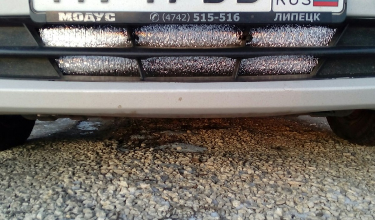 С утеплителми закрывающими решётку радиатора нужно быть осторожным! Упустив момент можно легко словить перегрев!