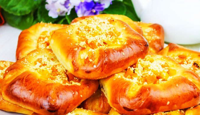 Ватрушки с тыквой и яблоками