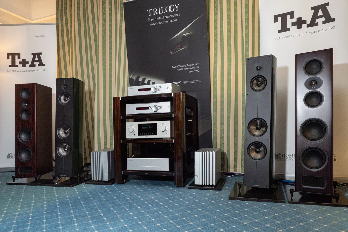 Основная система на базе усилителей Trilogy Audio, источника Т+А PSD 3100 HV и акустических систем Acoustic Energy Corinium и T+A Сorinium S 230